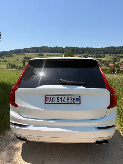 Volvo XC90 T8 Inscription 7 places — SUV hybride rechargeable, 408 ch et très économe — side view