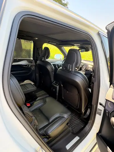Volvo XC90 T8 Inscription 7 places — SUV hybride rechargeable, 408 ch et très économe — Thumbnail 7