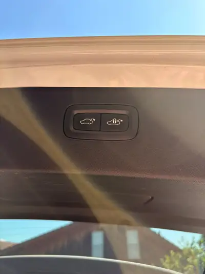 Volvo XC90 T8 Inscription 7 places — SUV hybride rechargeable, 408 ch et très économe — Thumbnail 14