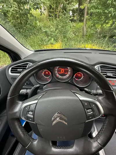 Citroën C4 1.6 HDi SST — Berline diesel fiable, révisions complètes et MFK valide — intérieur