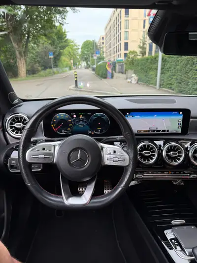 Mercedes-Benz Classe A 220 AMG Line 4Matic — Berline compacte dynamique, peu kilométrée — Miniatur 11