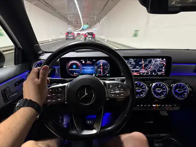 Mercedes-Benz Classe A 220 AMG Line 4Matic — Berline compacte dynamique, peu kilométrée — Miniatur 18