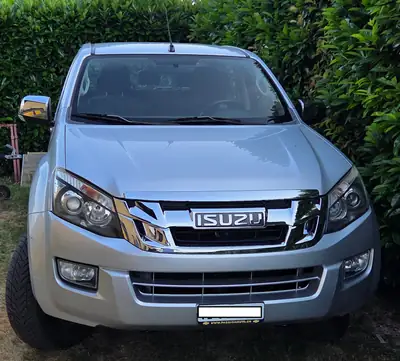 ISUZU D-MAX 2.5 TDi Solar 4x4 — Pick-up robuste, 116'000 km, transmission manuelle — Außenansicht