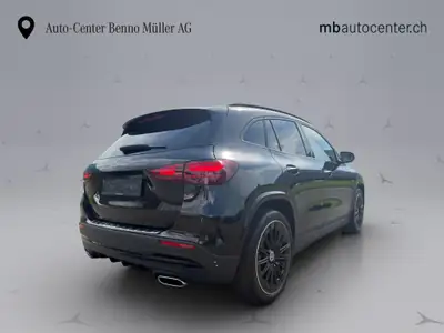 Mercedes-Benz GLA 250 AMG Line 4Matic — SUV compact hybride, 40 500 km seulement — tableau de bord