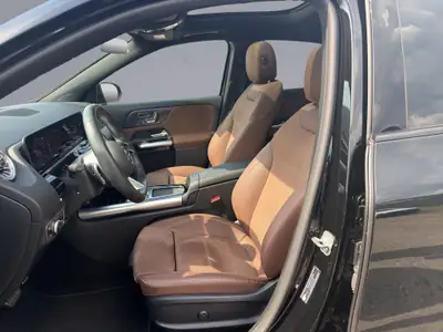 Mercedes-Benz GLA 250 AMG Line 4Matic — SUV compact hybride, 40 500 km seulement — Miniature 9