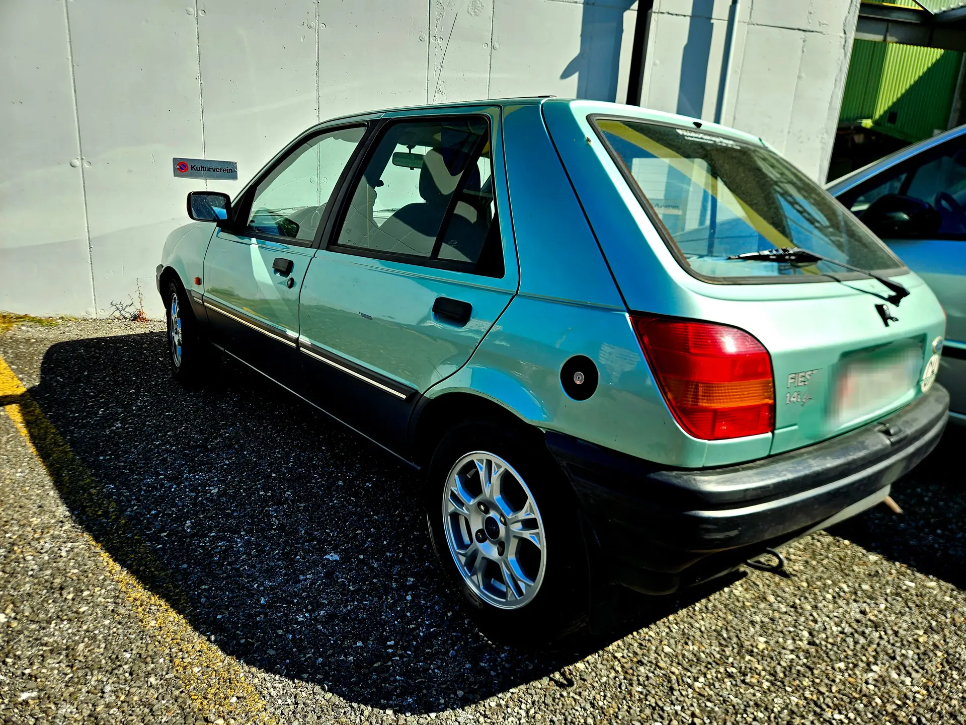 Ford Fiesta 1.4i Ghia — Citadine compacte fiable, sans accident, 135'700 km — vue extérieure