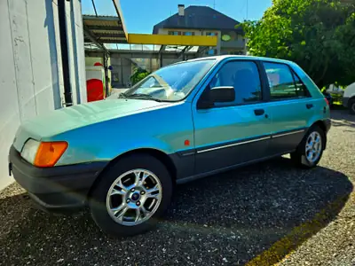 Ford Fiesta 1.4i Ghia — Citadine compacte fiable, sans accident, 135'700 km — côté