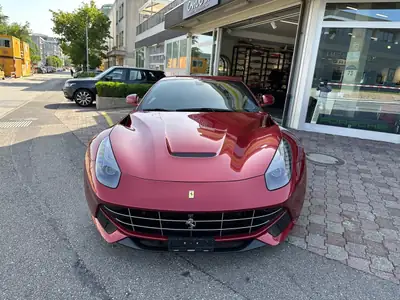 Ferrari F12 Berlinetta 2015 — Coupé sport légendaire, 736 ch, historique sans sinistre — vista posteriore