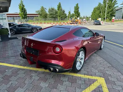 Ferrari F12 Berlinetta 2015 — Coupé sport légendaire, 736 ch, historique sans sinistre — dettaglio