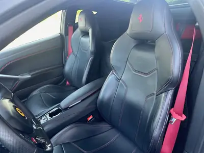 Ferrari F12 Berlinetta 2015 — Coupé sport légendaire, 736 ch, historique sans sinistre — Miniatura 11