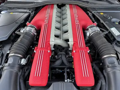 Ferrari F12 Berlinetta 2015 — Coupé sport légendaire, 736 ch, historique sans sinistre — Miniatura 12