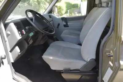 VW T4 Syncro Lang — Monospace polyvalent 6 places, traction intégrale, kilométrage ultra-faible — Innenraum