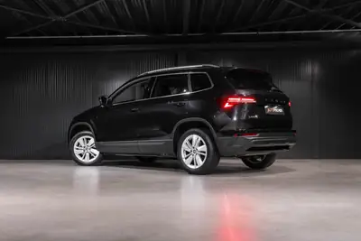 Skoda Karoq 1.5 TSI Top Selection — SUV compact dynamique, garantie 5 ans usine — côté
