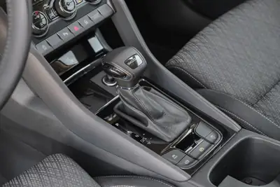 Skoda Karoq 1.5 TSI Top Selection — SUV compact dynamique, garantie 5 ans usine — Miniature 20