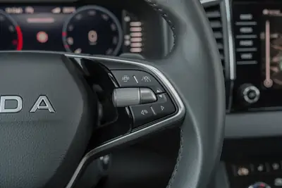 Skoda Karoq 1.5 TSI Top Selection — SUV compact dynamique, garantie 5 ans usine — Miniature 21