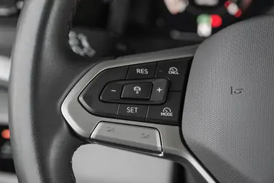 VW T7 Multivan 2.0 TDI Style — 7 places, technologie premium et faible kilométrage — Miniature 22