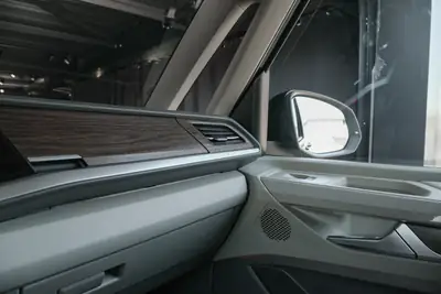 VW T7 Multivan 2.0 TDI Style — 7 places, technologie premium et faible kilométrage — Miniature 23