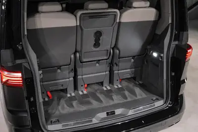 VW T7 Multivan 2.0 TDI Style — 7 places, technologie premium et faible kilométrage — Miniature 25