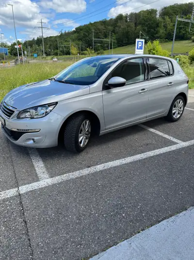 Peugeot 308 1.6 BlueHDi Style — Berline fiable, faible consommation et kilométrage modéré — vue extérieure