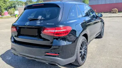 Mercedes-Benz GLC 350 e AMG Line — SUV hybride rechargeable, 86000 km, design premium — Außenansicht