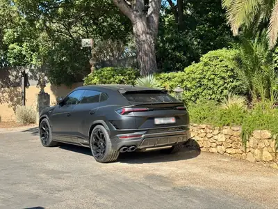 Lamborghini Urus 4.0 Performante 2025 — SUV ultrasportif full carbone, 5350 km seulement — rear view