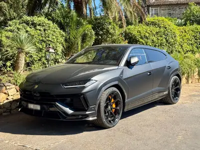 Lamborghini Urus 4.0 Performante 2025 — SUV ultrasportif full carbone, 5350 km seulement — side view