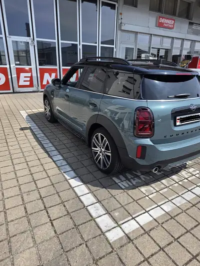 MINI Countryman Cooper S ALL4 — SUV compact sportif, transmission automatique 178 ch — fianco