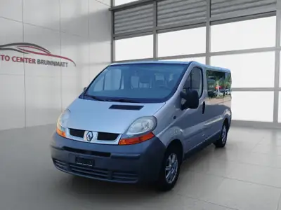 Renault Trafic 1.9 dCi 100 — Monospace robuste, 9 places, entretien impeccable — vue extérieure