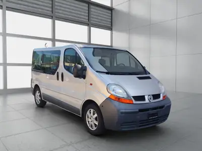 Renault Trafic 1.9 dCi 100 — Monospace robuste, 9 places, entretien impeccable — arrière