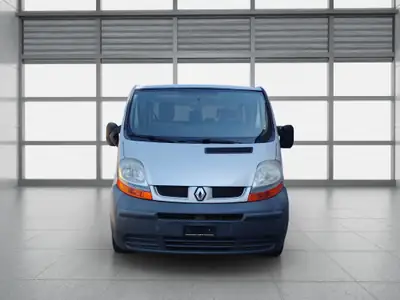 Renault Trafic 1.9 dCi 100 — Monospace robuste, 9 places, entretien impeccable — côté