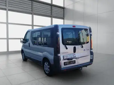 Renault Trafic 1.9 dCi 100 — Monospace robuste, 9 places, entretien impeccable — intérieur