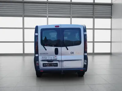 Renault Trafic 1.9 dCi 100 — Monospace robuste, 9 places, entretien impeccable — détail