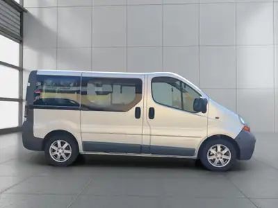 Renault Trafic 1.9 dCi 100 — Monospace robuste, 9 places, entretien impeccable — Miniature 7