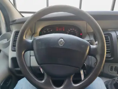 Renault Trafic 1.9 dCi 100 — Monospace robuste, 9 places, entretien impeccable — Miniature 9