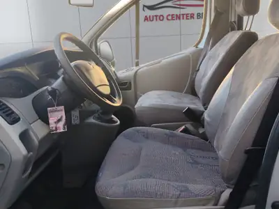 Renault Trafic 1.9 dCi 100 — Monospace robuste, 9 places, entretien impeccable — Miniature 8