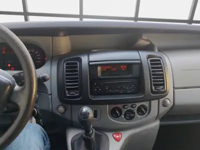 Renault Trafic 1.9 dCi 100 — Monospace robuste, 9 places, entretien impeccable — Miniature 12