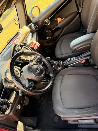 MINI Cooper 136 ch — Citadine dynamique, boîte auto, faible kilométrage — vista posteriore