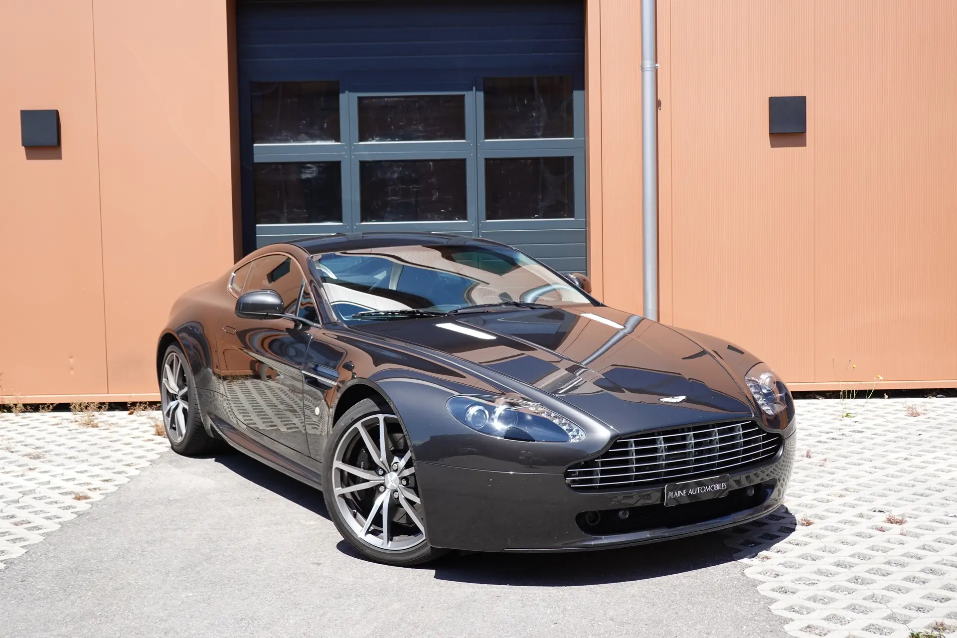 Aston Martin V8 Vantage 4.7 Sportshift — Coupé sportif britannique, 26'990 km seulement