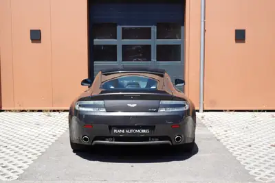 Aston Martin V8 Vantage 4.7 Sportshift — Coupé sportif britannique, 26'990 km seulement — Miniature 9