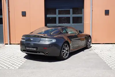 Aston Martin V8 Vantage 4.7 Sportshift — Coupé sportif britannique, 26'990 km seulement — Miniature 8