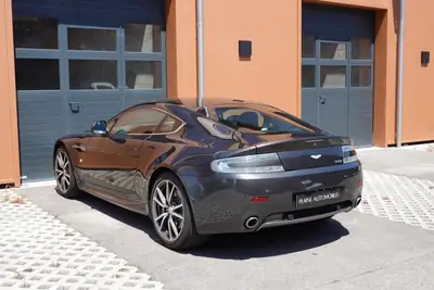 Aston Martin V8 Vantage 4.7 Sportshift — Coupé sportif britannique, 26'990 km seulement — Miniature 10