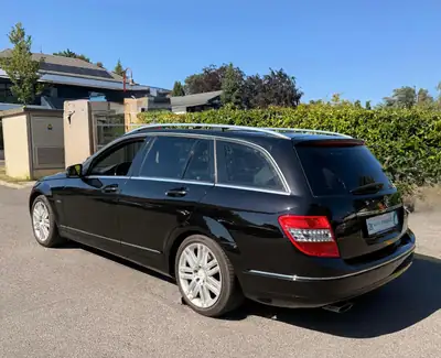 Mercedes-Benz C 200 Kompressor Avantgarde — Break automatique, cuir chauffant et caméra — intérieur