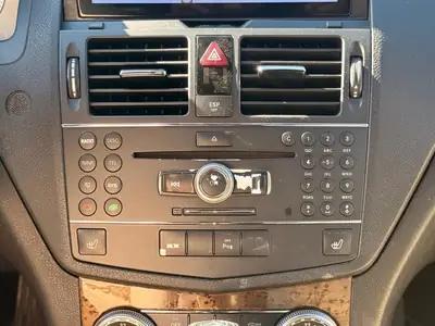 Mercedes-Benz C 200 Kompressor Avantgarde — Break automatique, cuir chauffant et caméra — Miniature 21