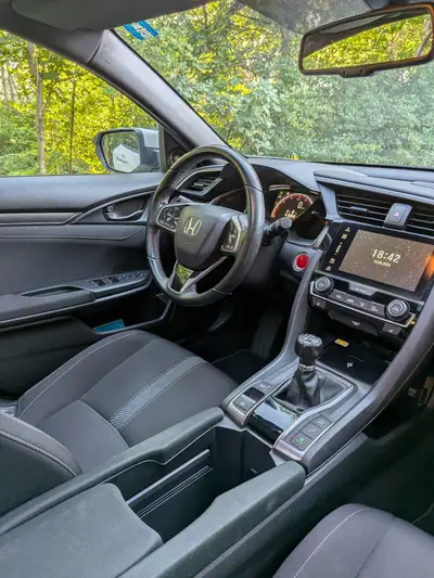 Honda Civic 1.5 Sport Plus Turbo VTEC — Berline sportive 182ch, révisions complètes 2026 — Innenraum