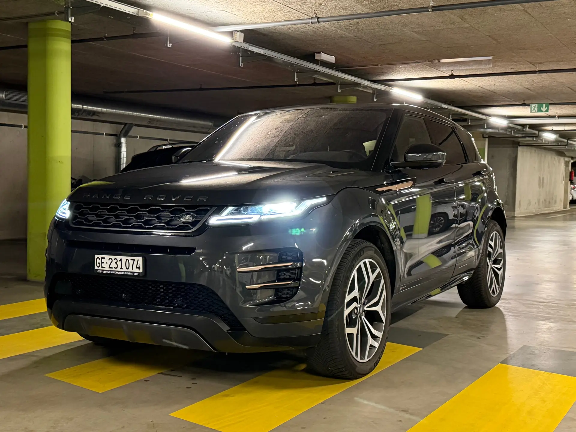 Land Rover Range Rover Evoque 2.0 T 250 R-Dynamic HSE — Hybride MHEV, Design Premium