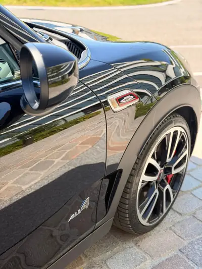MINI Clubman 2.0i John Cooper Works ALL4 — Performance sportive et polyvalence 5 portes — Innenraum