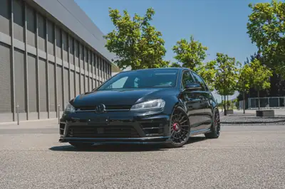 VW Golf 7R 2.0 TSI 300 ch — Berline sportive affûtée, sans accident — exterior view