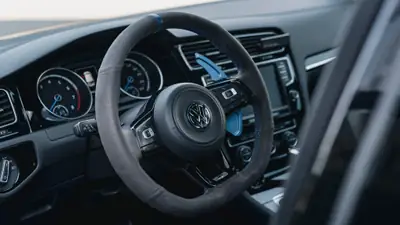 VW Golf 7R 2.0 TSI 300 ch — Berline sportive affûtée, sans accident — dashboard