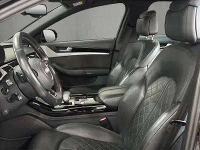 Audi A8 3.0 V6 TDI Quattro — Berline de prestige, toit panoramique et suspension pneumatique — detail