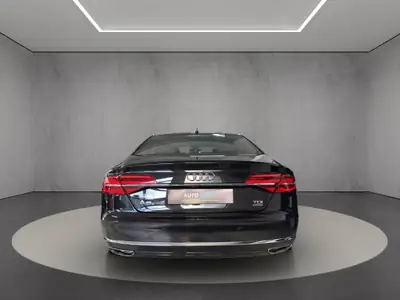 Audi A8 3.0 V6 TDI Quattro — Berline de prestige, toit panoramique et suspension pneumatique — interior